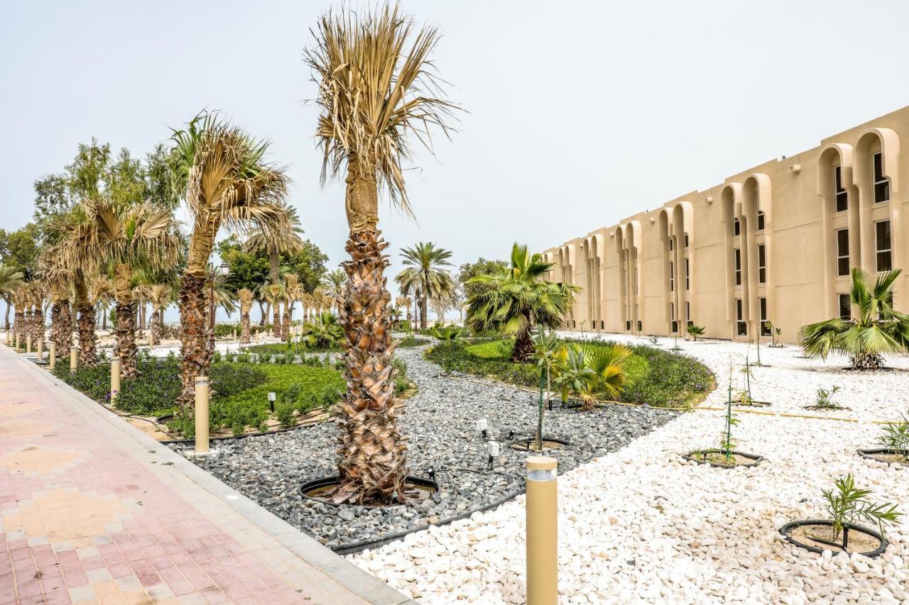 Dhafra Beach Hotel Jebel Dhanna Bagian luar foto