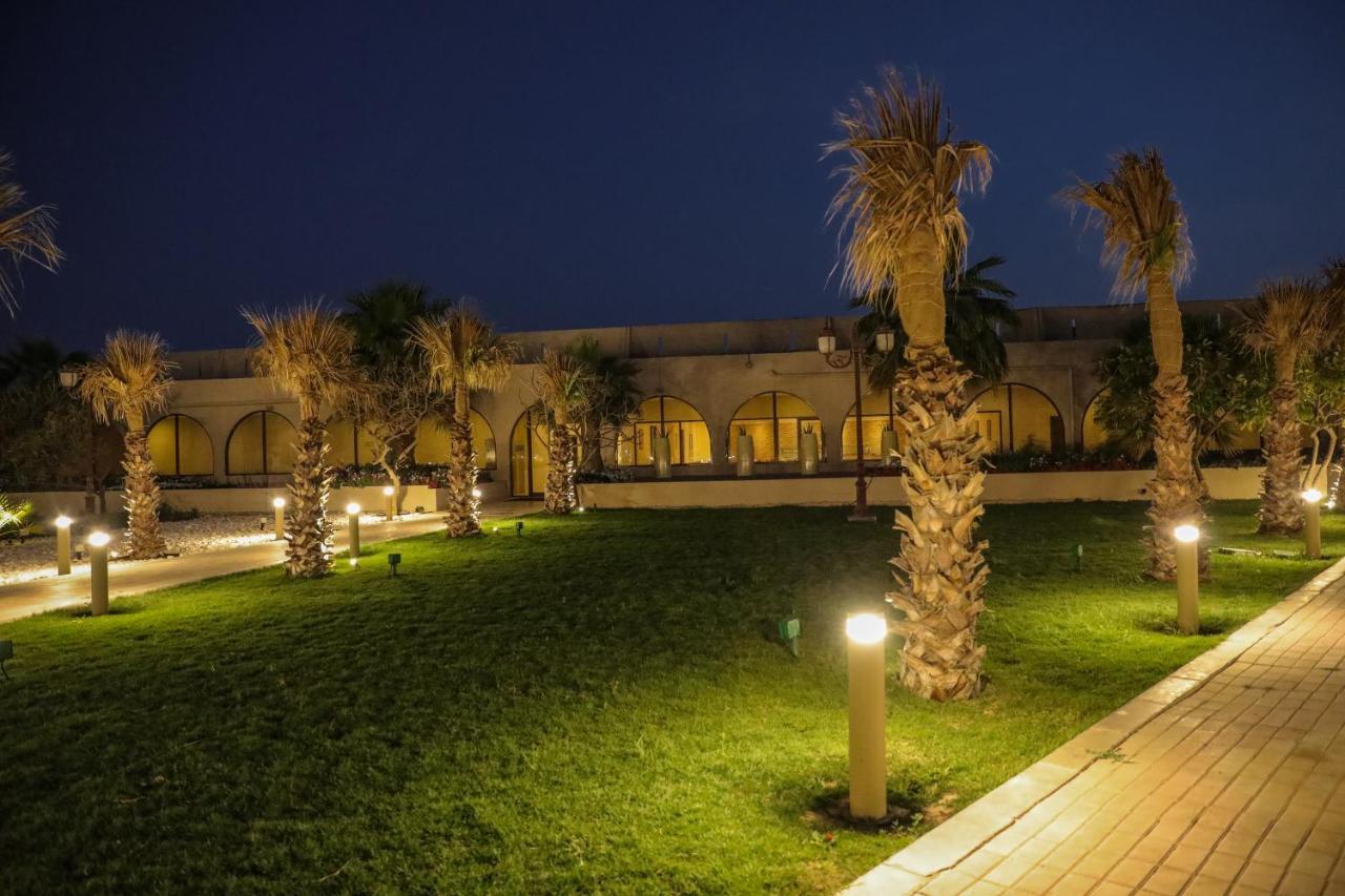 Dhafra Beach Hotel Jebel Dhanna Bagian luar foto